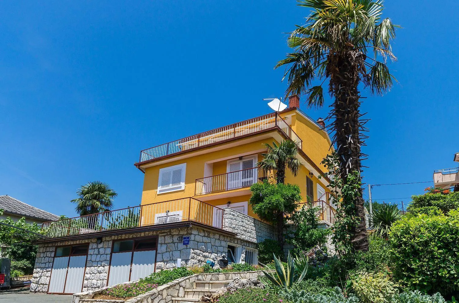 Komfortables Apartment Nur 200 Meter Zum Strand Mit 2 Balkone, Meerblick, Grill Crikvenica