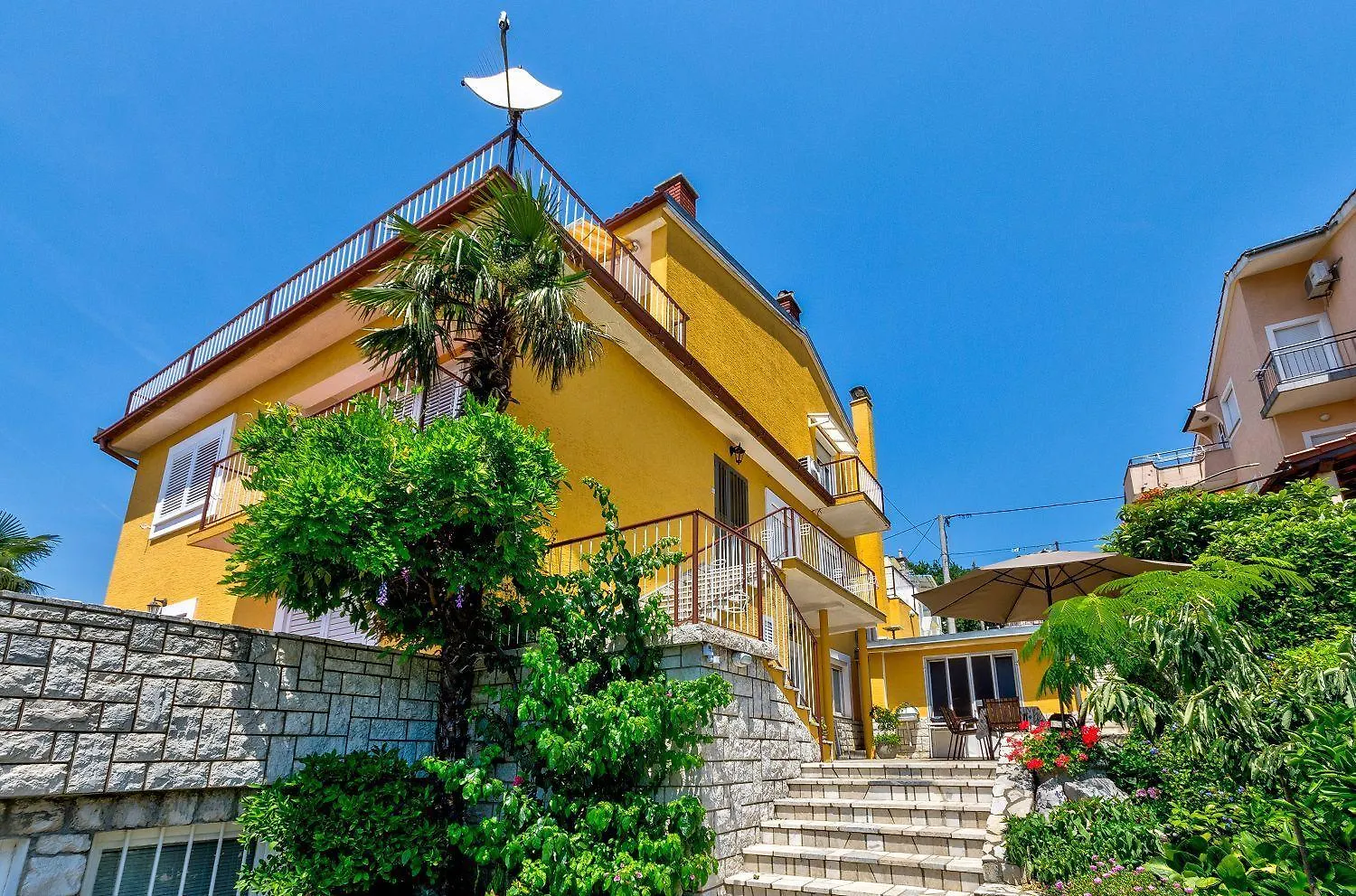 Komfortables Apartment Nur 200 Meter Zum Strand Mit 2 Balkone, Meerblick, Grill Crikvenica Croatia