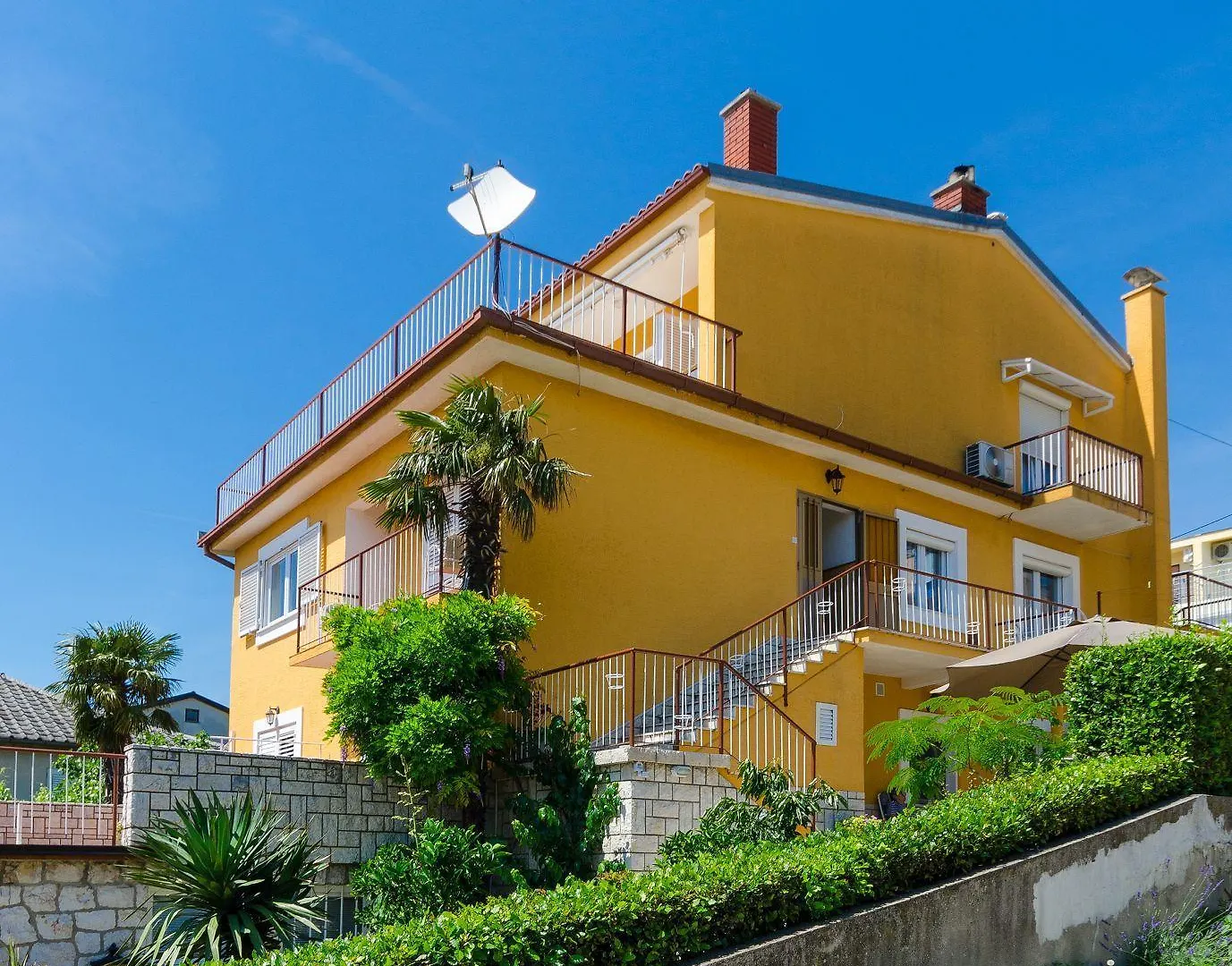Komfortables Apartment Nur 200 Meter Zum Strand Mit 2 Balkone, Meerblick, Grill Crikvenica
