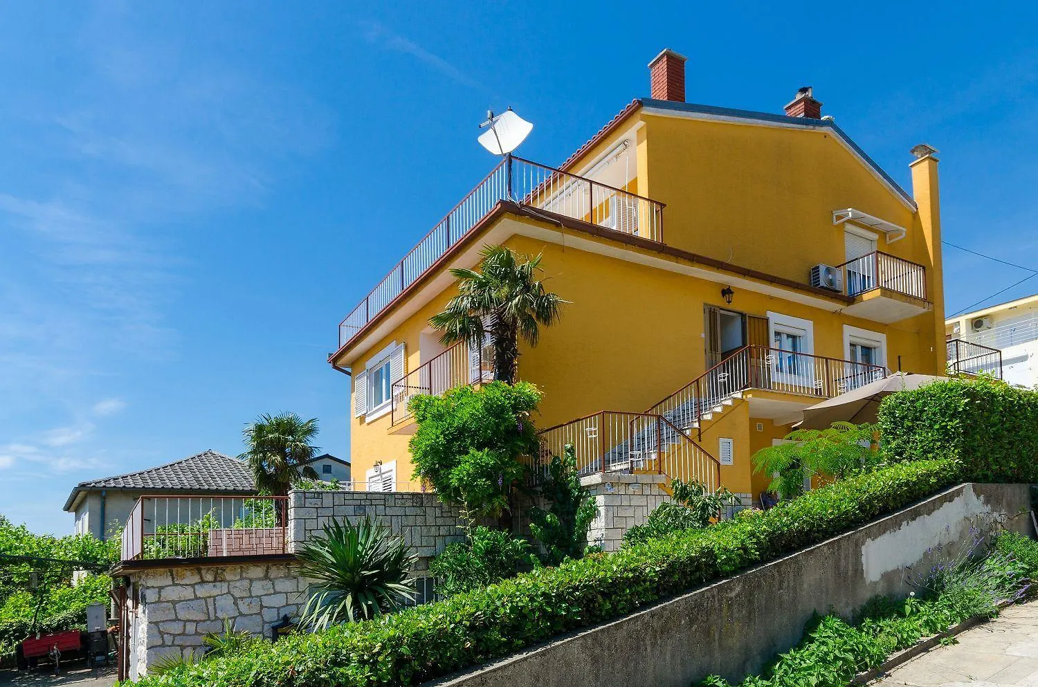 Komfortables Apartment Nur 200 Meter Zum Strand Mit 2 Balkone, Meerblick, Grill Crikvenica Croatia